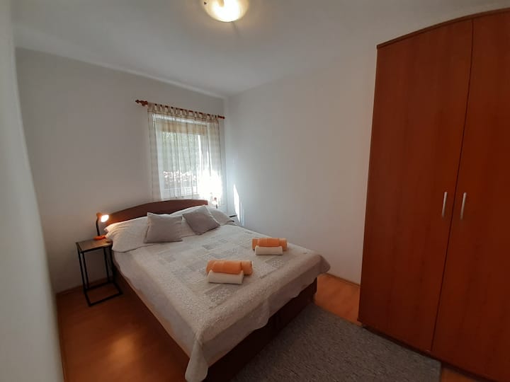 Dormitorio (3) para dos personas.