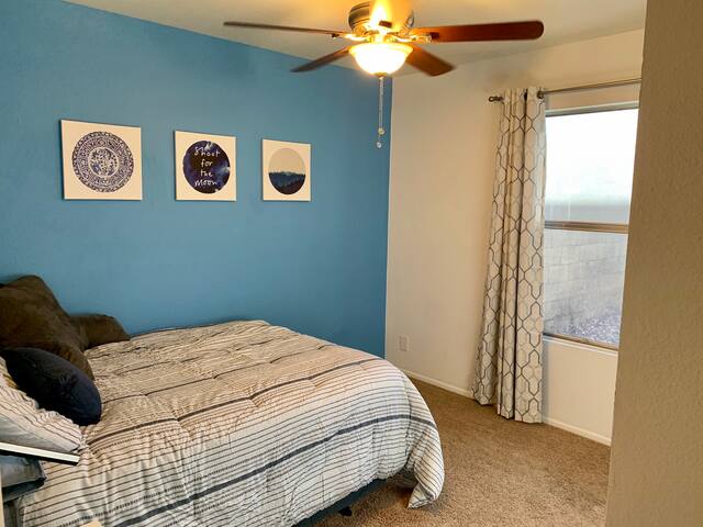 Private Room in Quiet Neighborhood, Close to I-10