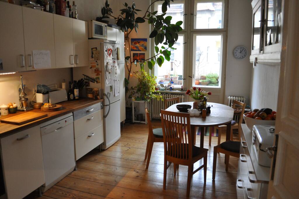 Küche mit Balkon