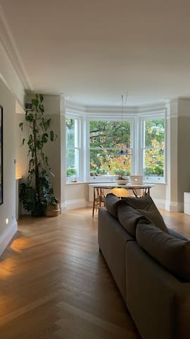 Contemporary, Cosy + Bright 2-bed Belsize/Primrose gallery image 4