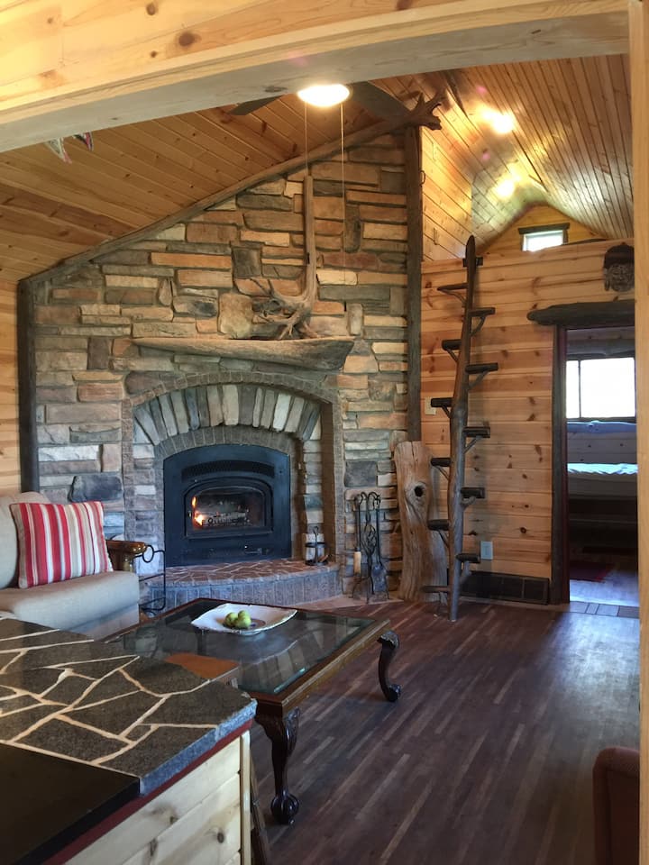 “Rustic Farmhouse Retreat” At A Working Farm - Racine, WI