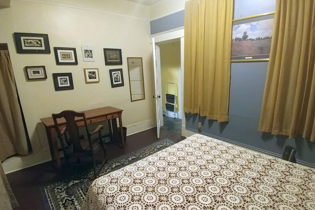 View from the corner with exit (bathroom to left, kitchen to right)
