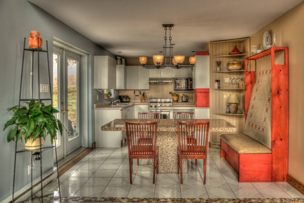 Homey room for two Maisons à louer à L'AngeGardien, Québec, Canada