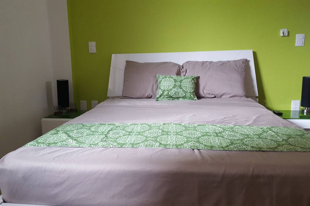 Recamara principal con cama queen