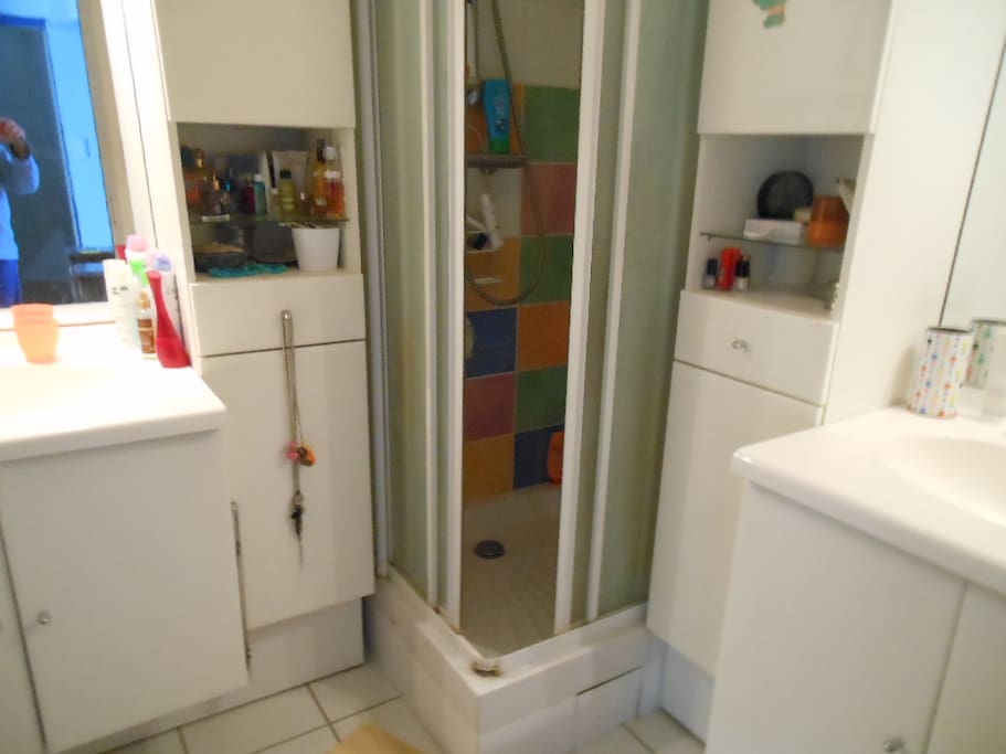 salle de bain partagée