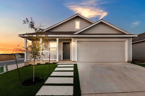 Top Airbnb: Close to Lackland - Sea World! Movie Theatre! Gym! in United Southwest