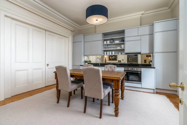 Period home with outstanding beach views gallery image 5