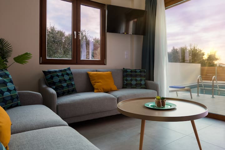 300m from Beach w/Private Pool, Walk to Amenities gallery image 4