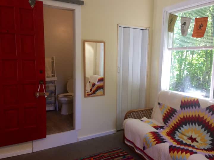 Artist's Studio Guest House,center Hill Lake - Smithville, TN
