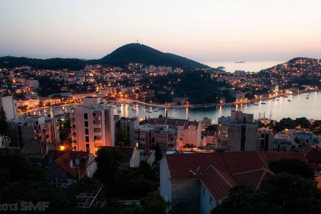 Breathtaking view on the city canter and nearby elaphiti islands