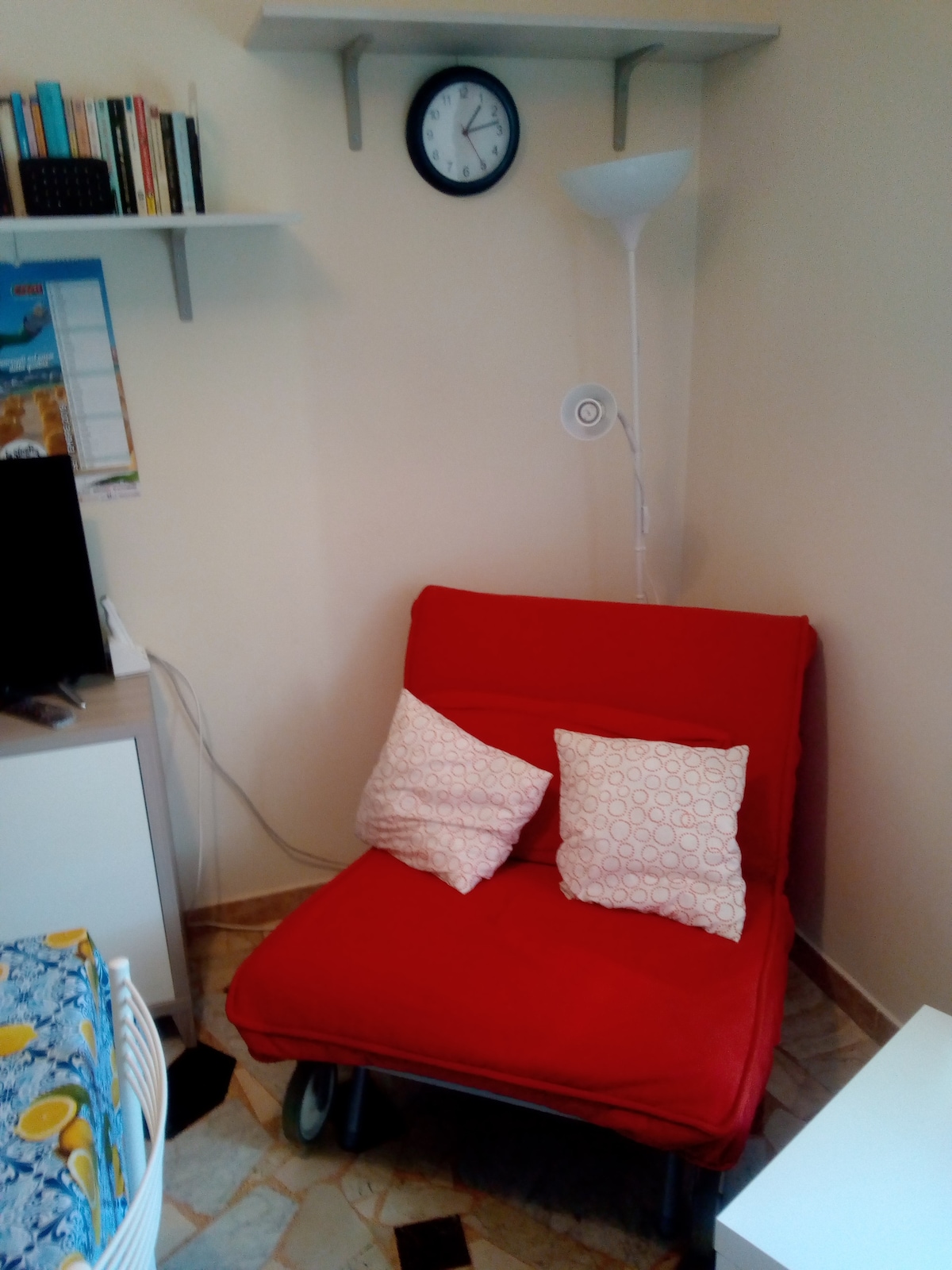 Სავარძელი/საწოლი სამზარეულოში, რომელიც მე-5 სტუმარს იტევს