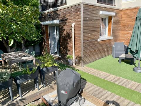 Ground floor apartment 2 bedrooms, garden, home cinema