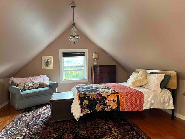 Victorian Gem in Historic Elmwood gallery image 5