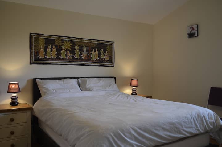 Спалня Двойни легла 1 М 40 с гардероб и тоалетка