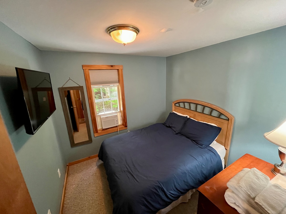 Chambre Queen au rez-de-chaussée.