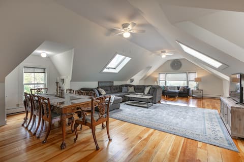 The Massive Loft at The Fairlee Inn