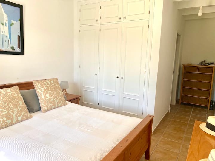 Camera da letto con matrimonio al piano terra