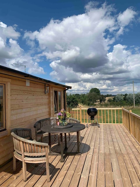 Stunning 2 bed cabin with central heating and wifi