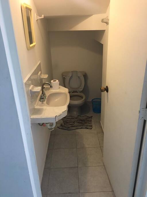 MEDIO BAÑO