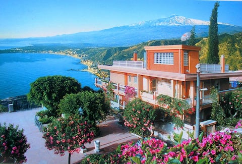 Proprietà Airbnb di successo: The Penthouse a Taormina