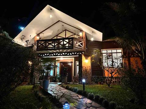 Beautiful Villa in Paradise with Jacuzzi & Pool