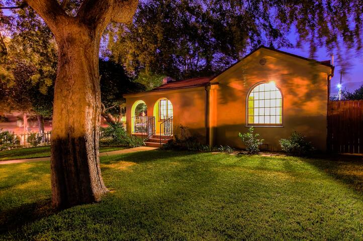 Luxury beautiful Pasadena 1928 Spanish 2bd home gallery image 2