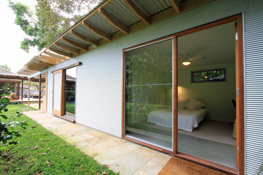 Private garden studio with bathroom Guesthouses for Rent in Lane Cove