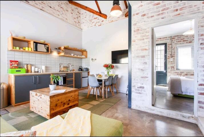 The Duke City suite: 5min from the CBD gallery image 2