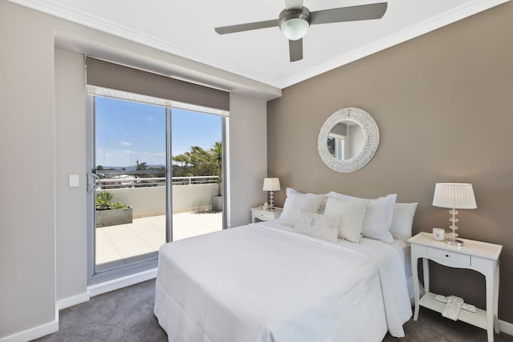 2. hálószoba - Queen közvetlen hozzáféréssel az erkélyhez