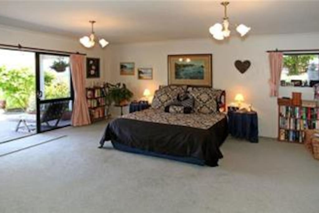 King size luxury bed