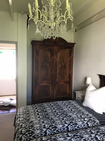 Bridlewood Manor House – The Green Room gallery image 4