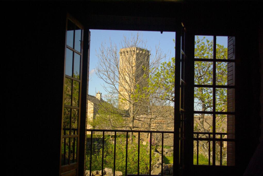 Vue sur la tour Régordane depuis le salon