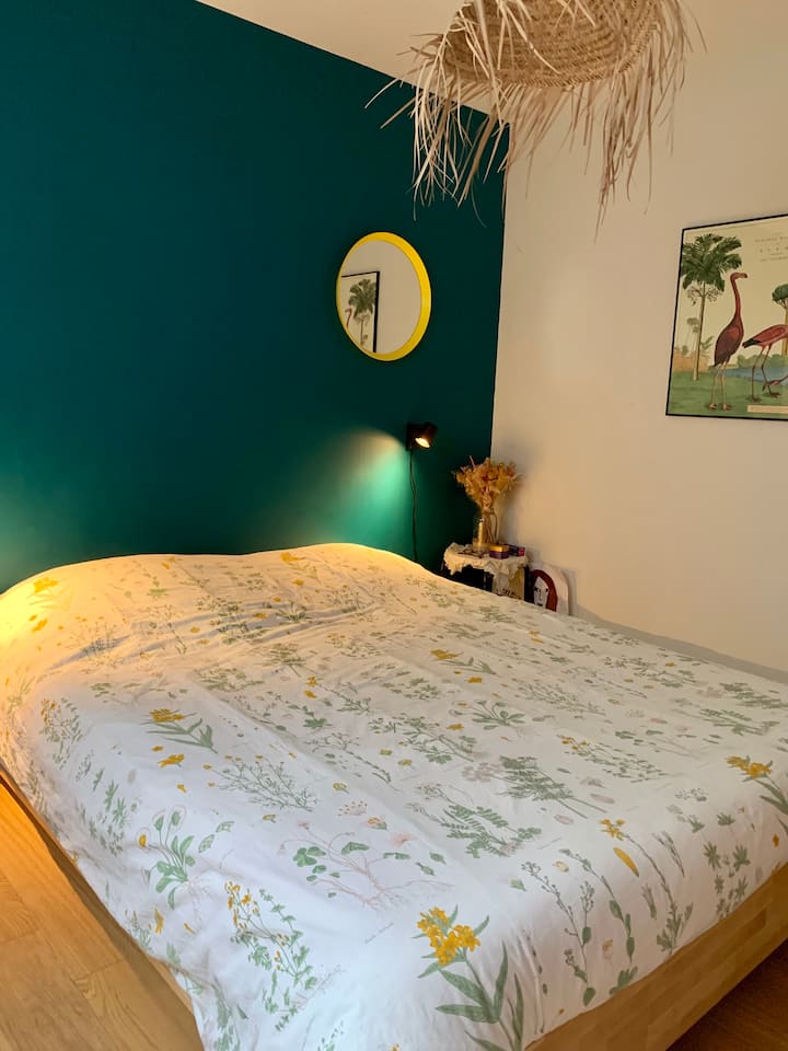 Një nga dhomat e gjumit (krevat dopio "queen")