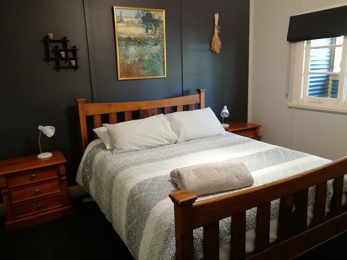 Chumba cha kulala 1. Kitanda cha Malkia cha Ukarimu 