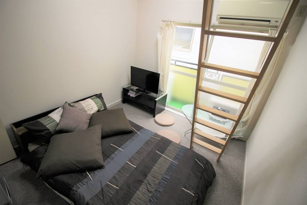 Clean and comfy room!