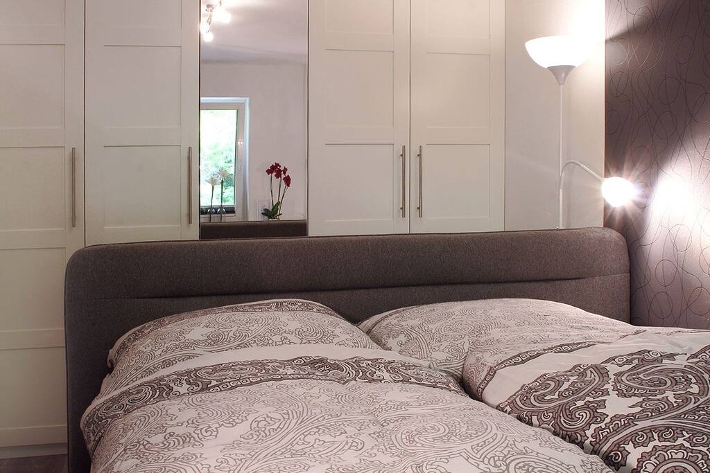 Großes Boxspring-Bett
