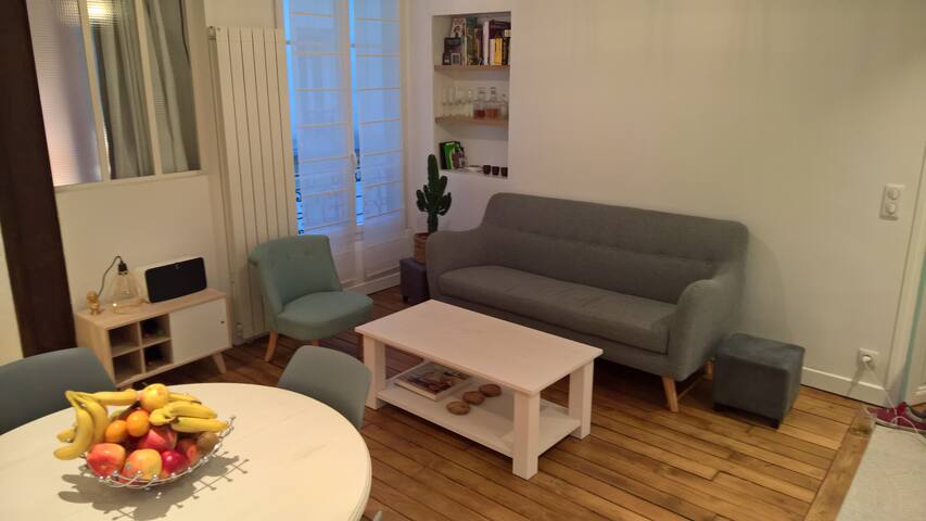 Private room in a nice apartment of the 9th