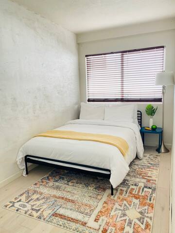 Stunning two bedroom apartment with a view! gallery image 4