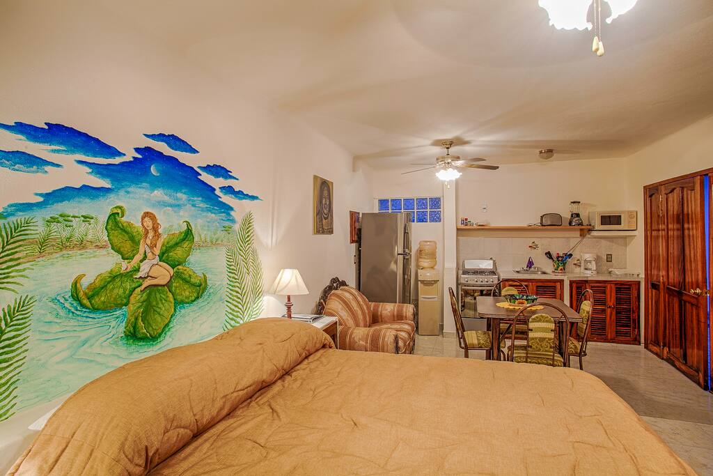 Is the reverse of the studio And kitchen