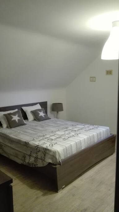 Chambre avec lit double