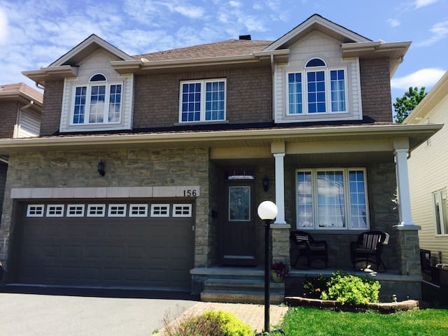 Beautiful House – 15 Min from Downtown Ottawa