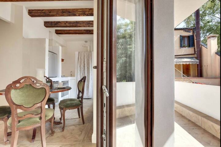 Venice traditional home with terrace gallery image 5