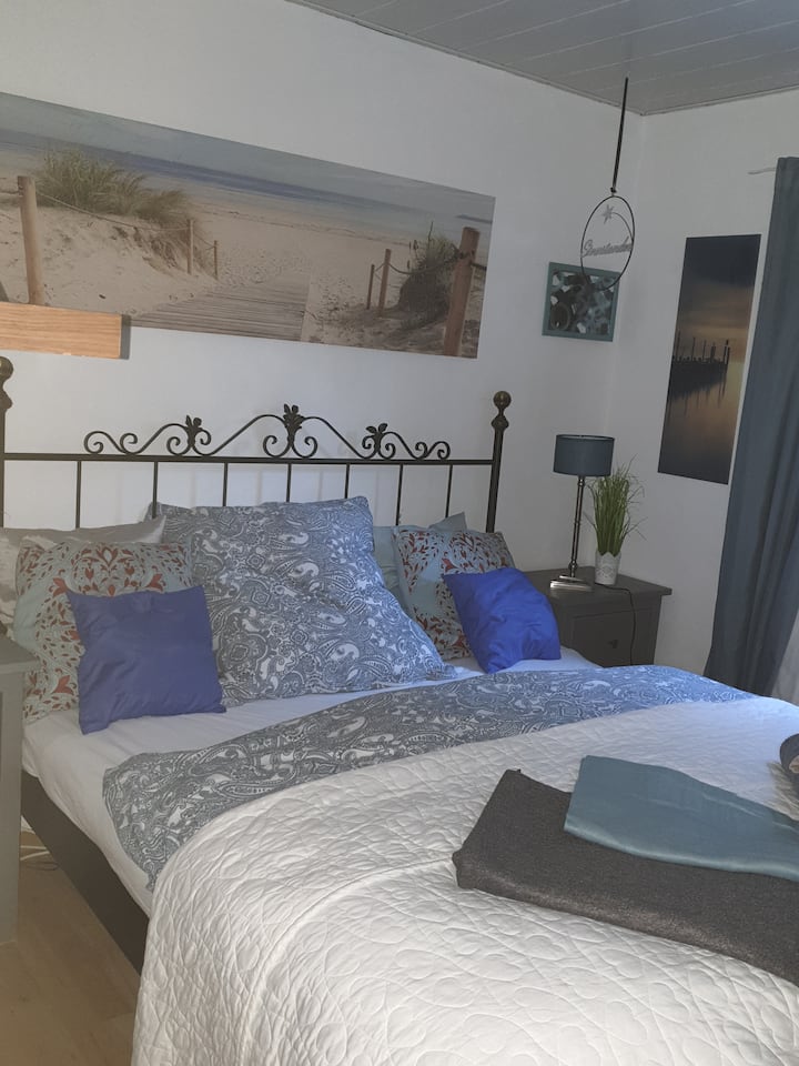 Spálňa číslo 2 s posteľou 1,60 x 2  metre.