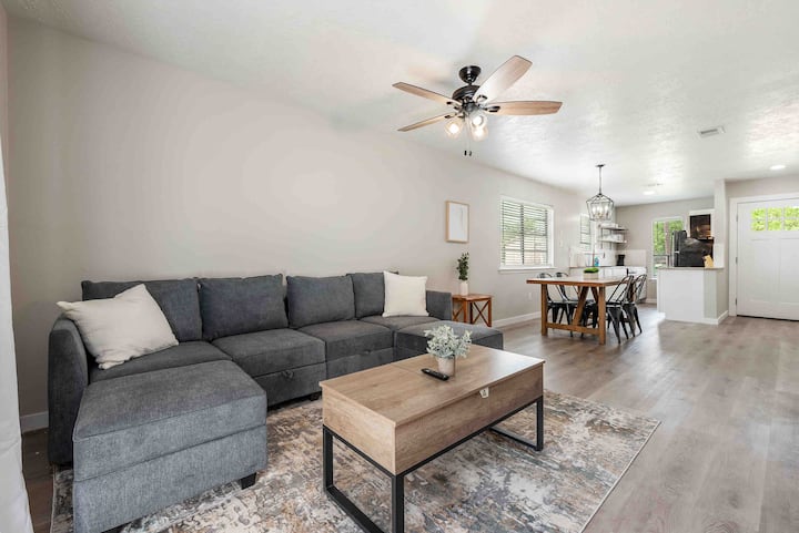 Modern Bryan 2br Stay Near Texas A&m W/ Backyard - Bryan, TX