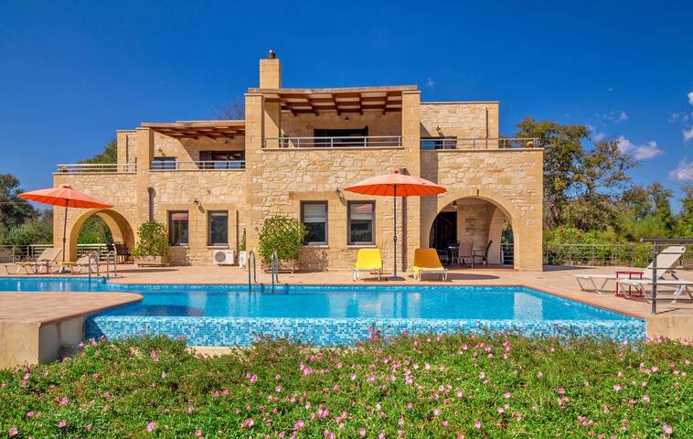 Traditional Stone Villa, 6 BD, 6 BA, private pool gallery image 2