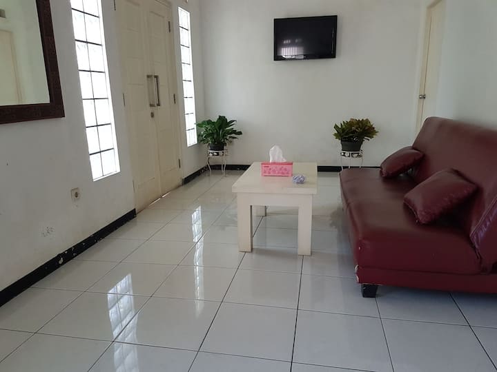 Green Family Friendly 3br Batutapak G House Parung - Jakarta