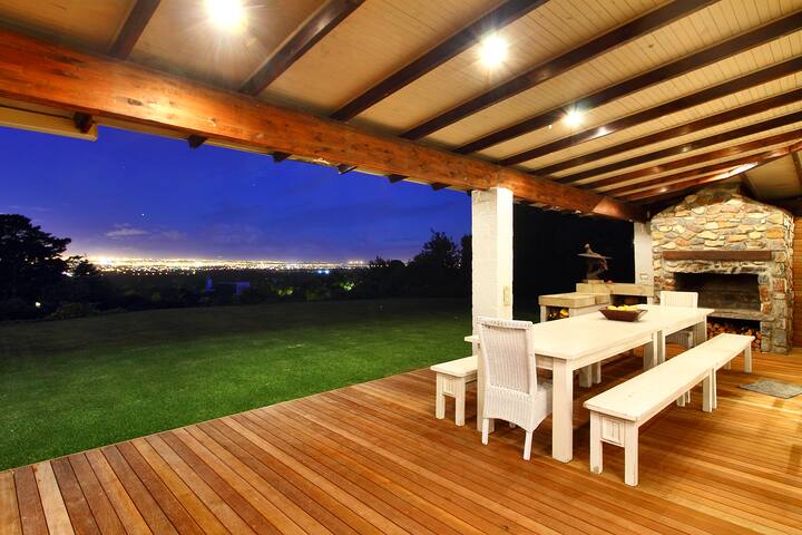 Modern Farmhouse with incredible views gallery image 2