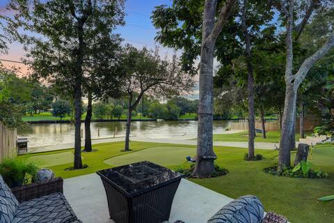 Bayou Breeze Pool, Fire pit, Putting Green