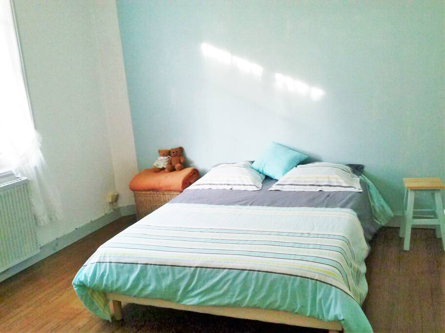 chambre bleu lit double + lit simple
