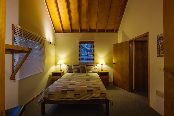 Family bedroom with queen bed and two singles
